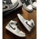 Damen/Herren Air Jordan 1 Mid Light Smoke Grey 554724-092 Turnschuhe